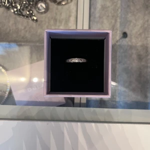 Ring - Säljer denna jättefina ring som är ifrån ur & Penn då jag har föör många ringar och måste sälja en del🥰