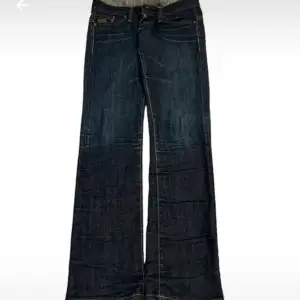 Low waist jeans, raka/slim från G-star i supersnygg färg!