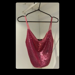 Glittrig rosa topp - Rosa paljett topp, Storlek XS, Väldigt bra skick, Använt 1 gång.