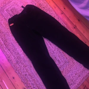 Empyre Corduroy Skate byxor - Ett par feta Empyre brallor i gott skick, de är ett par baggy/relaxed fit corduroy byxor.   Nypris 700kr