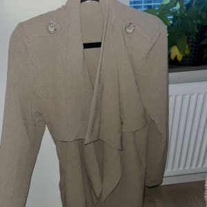 Kappa - Kappa köpt på Nelly. Använt få gånger och är i perfekt skick.  Nypris 599kr 