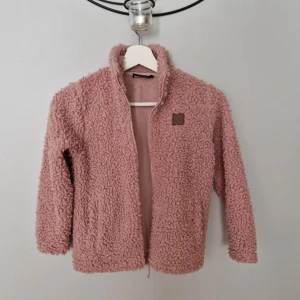 Kuling pilejacka - En pilejacka från Kuling. Strl 134, sparsamt använd. 