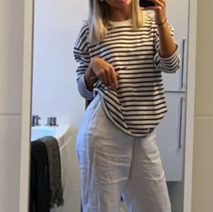 Randig tröja  - Fin randig tröja utan defekter. Perfekt till sommaren!💕