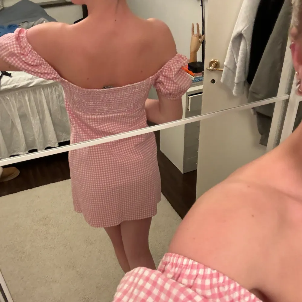 Gullig rosa klänning från zara 💞💞. Klänningar.
