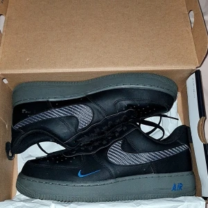 Nike air force 1 - Har använt skorna i 2 veckor, dem är nytt skick.