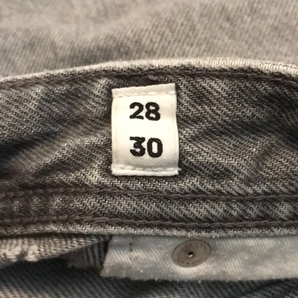 Skick 7,5/10. Storlek W28 L30. Jack & Jones jeans org pris är 600. Jeans & Byxor.