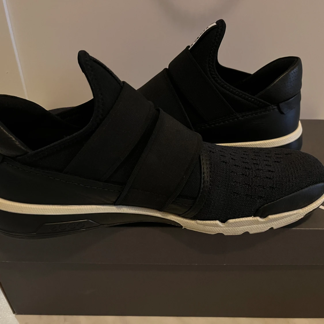 Black sneakers from Ecco - 92