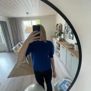 Blå puffig stickad T-shirt från Zalando i storlek M