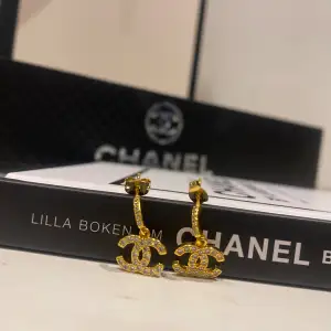 Super fina Chanel örhängen.  Nya! 