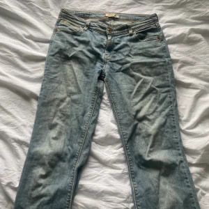Low waist jeans  - Säljer dessa fina jeans som jag köpte på vinted då de är lite för stora 