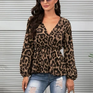 Snygg leopardblus - Snygg blus med leopardmönster, strl s