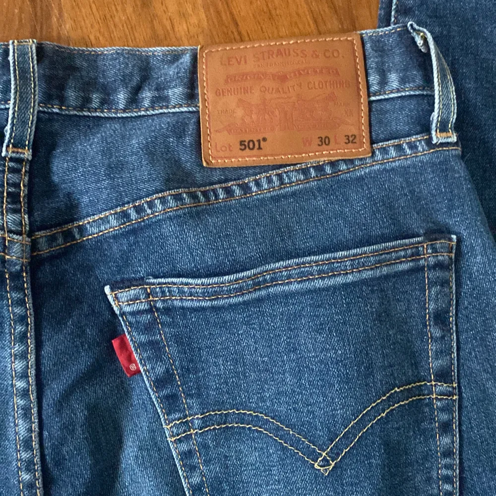 Levis jeans 501 mellanblå W30 L32 i mycket bra skick. Jeans & Byxor.