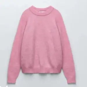 säljer denna söta rosa stickade tröjan från Zara! knappt använd!! 150 + frakt 💕(pris kan diskuteras) kom privat för fler bilder!!