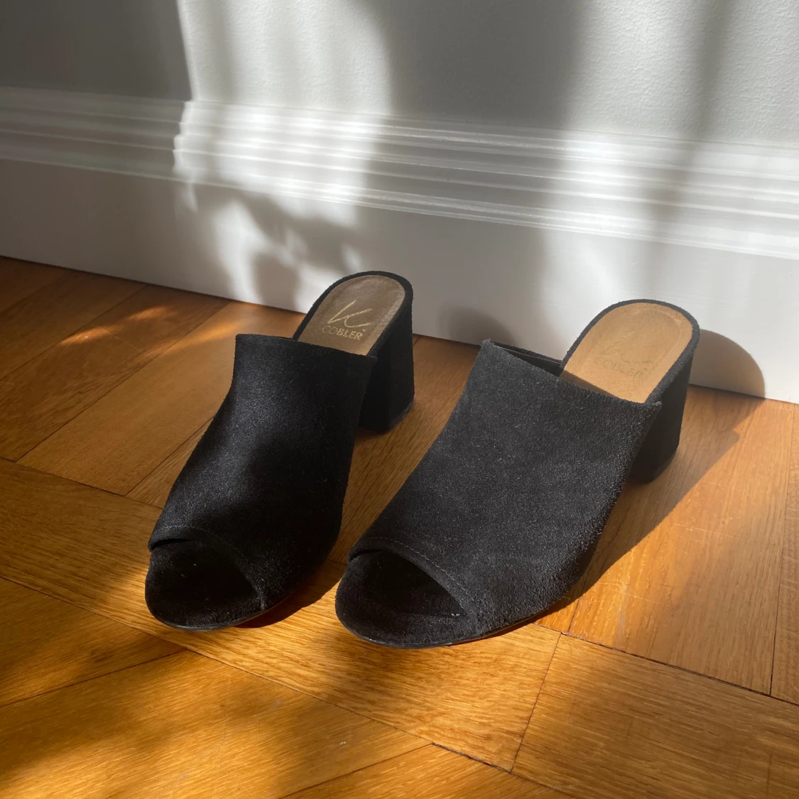 Svarta klackar i mocca  - 90