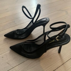 Zara svarta klackskor  - Oanvända klackskor från zara i mesh Storlek 36