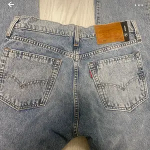 Vintage jeans, 501, från märket Levi’s  ❤️————————————❤️ Sparsamt använda, köpta för något år sedan online från deras hemsida, passade inte min kropp och orkade aldrig returnera. ✨❤️