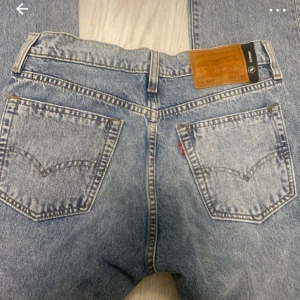 Levi’s jeans  - Vintage jeans, 501, från märket Levi’s  ❤️————————————❤️ Sparsamt använda, köpta för något år sedan online från deras hemsida, passade inte min kropp och orkade aldrig returnera. ✨❤️