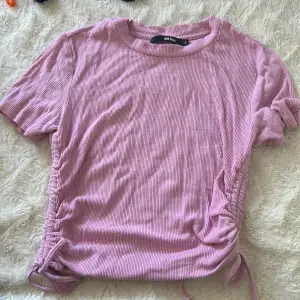 Fin rosa tröja med snörning vid sidan, knappt använd