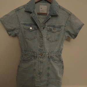 Jeansklänning - En jättefin Jeansklänning som tyvärr aldrig kommer till användning
