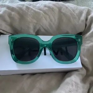Säljer dessa supersnyggaaaaa slutsålda solglasögonen från CHIMI, skit snygg färg nu till sommaren och den absolut bästa storleken/formen!!!