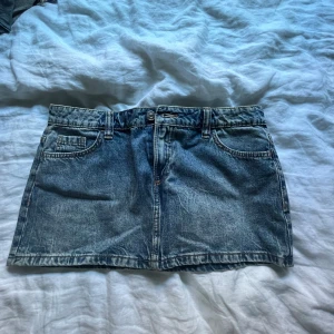 Miniskirt - Säljer min älskade ”miniskirt” från H&M som var jätte populär innan men eftersom att den är lite för kort för min smak så säljer jag den! Prislappen är kvar! Kostade 199 innan men eftersom att jag aldrig använder den så är jag öppen för prisförslag 💗
