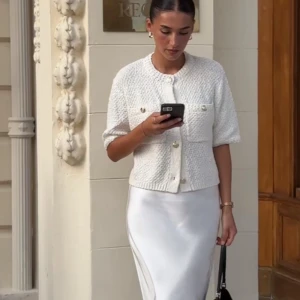  Massimo dutti tröja  - Helt ny Massimo dutti tröja som är trendigt men är tyvärr slutsålt. Köpt för 1100kr. Budgivning om flera intresserade 🌸💞💘