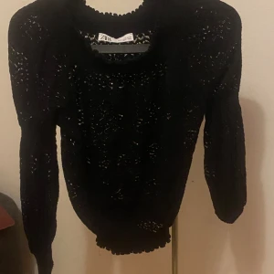 Off shoulder topp - Superfin spets, offshoulder topp från Zara