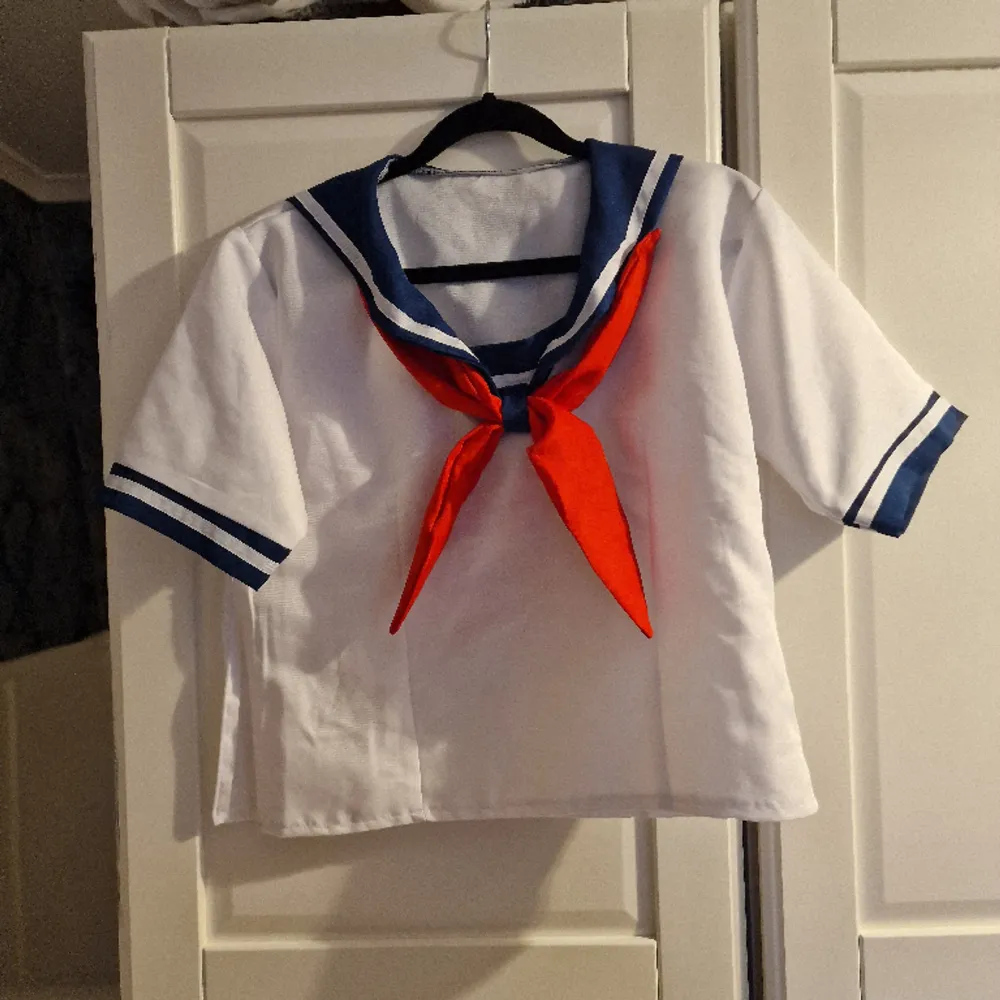 Yandere dev simulator cosplay of ayano. Could be used for any character from yandere sim including Osana. Size M, the sailor top has a zipper on the side. Never used, second owner ^^. Blusar.