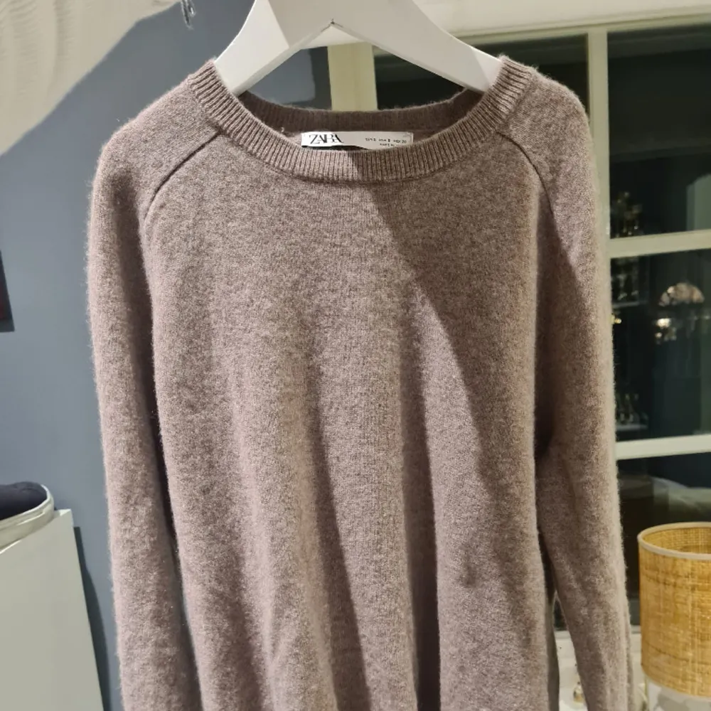 Bomulls tröja från Zara. Tröjan är som ny. Nypris 389, säljer den för att den är för liten.. Tröjor & Koftor.