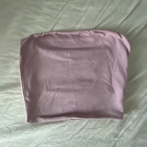 Topp - En fin topp som jag inte längre använder , den är ljuslila/rosa✨ Kan skicka fler bilder om någon är intresserad!