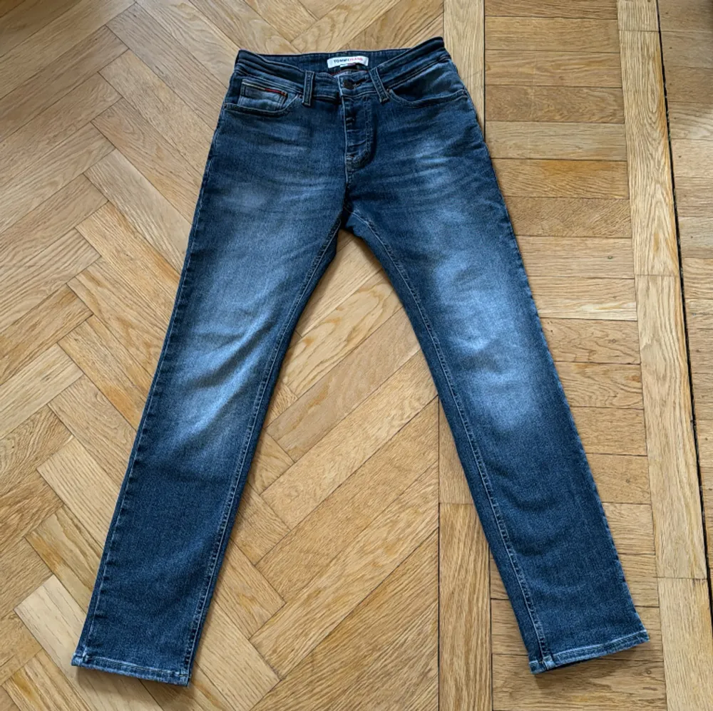 Trendiga jeans, storlek 28/30. Använda 2 gånger, skick 10/10. Nypris 1295, mitt pris 800. Jeans & Byxor.