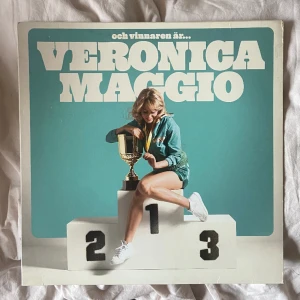 Veronica Maggio vinyl skiva -  Den är i väldigt bra skick då jag inte lyssnat mycket på den,  Albumet: och vinnaren är.  Pris går att diskutera vid snabb affär💕