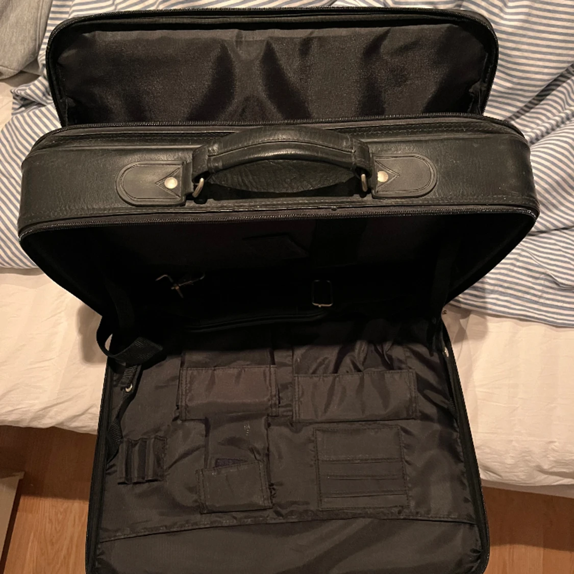 Svart Portfölj/dataväska  - 91