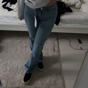 Säljer mina flare jeans ifrån gina, är försmå för mig men annars skitsnygga. Använda fåtal gånger 💞