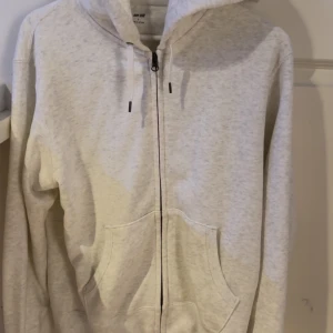 Hoddie  - Storleks s, köpt på uniqlo i sommras men aldrig kommit till användning. 