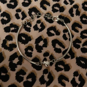 Armband med hjärta  - Skriv om ni undrar 