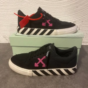 Off White Vulcanized - Säljer mina Off White skor som inte har blivit använda på länge. Köptes på Off Whites hemsida för ca 3000 kr. Storlek 42