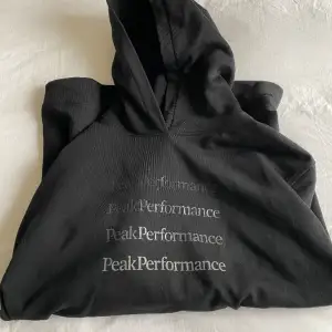 Huvtröja från Peak Performance. Aldrig använt