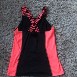 Träningslinne - Linnet är i bra skick och banden korsar varandra på ryggen. 😊