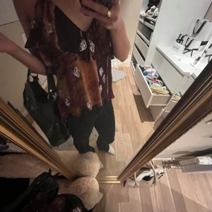 Blus - Säljer denna jätte söta blus/toppen från Zara i strlk xs då ja ej använder den köpte den för 350 i ITALIEN❤️