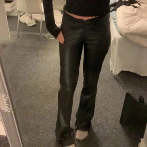 Lågmidjade Skinnbyxor  - populära Lågmidjade skinnbyxor💗(lånade bilder) pris kan diskuteras 