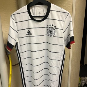Tyskland Euro 2021 hemmaställ - Skick 10 av 10, aldrig använd, Medium 