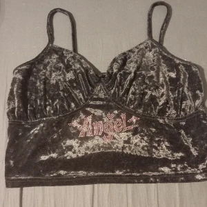 Svart linne - Gulligt svart linne. Använts ett fåtal gåner så bra skick 