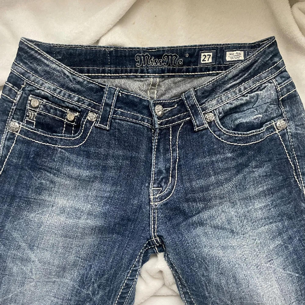 Supersnygga MissMe jeans i storlek 27. Mid-rise. Skinny. Nästan helt oanvända.   Kontakta mig om ni har frågor eller vill ha fler bildrr :). Jeans & Byxor.