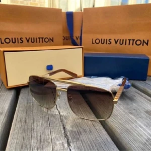 LV solglasögon  - Hjälper min kille att sälja dem, finns på hans sida oxkså!