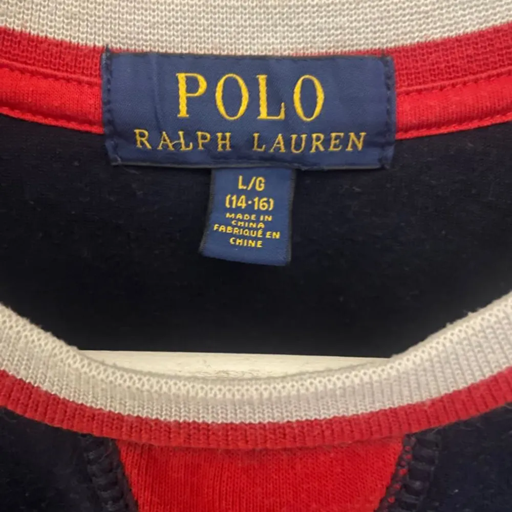 Polo Ralph Lauren tröja i storlek 14-16år. Använd men i bra skick. Tröjor & Koftor.