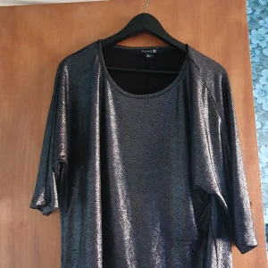 Glittrig t shirt - Fin större t shirt