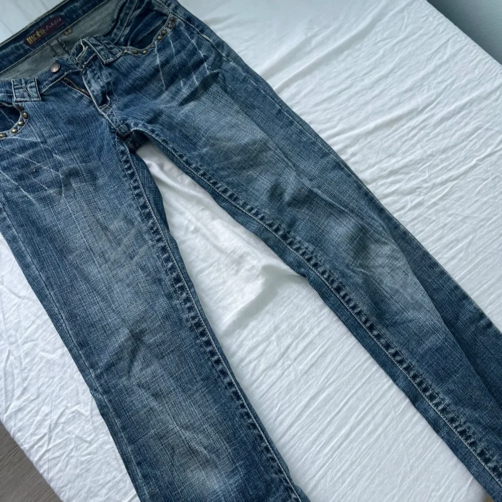 Säljer då de är för små och de ej kommer till användning ❤️. Jeans & Byxor.