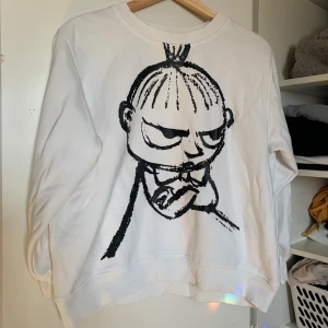 Lilla my hoodie - Hoodie med lilla my. Ny aldrig använd