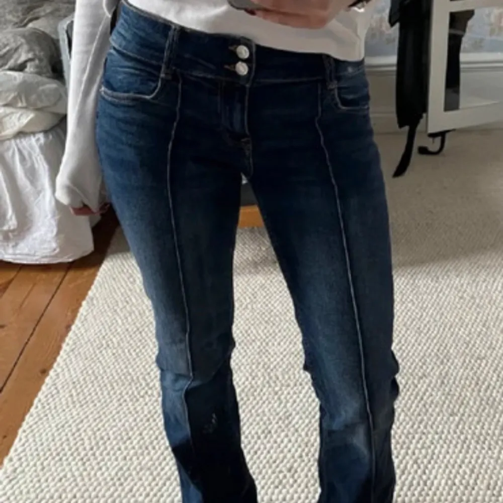 Lågmidjade jeans från bershka, nya med prislapp. Jeans & Byxor.